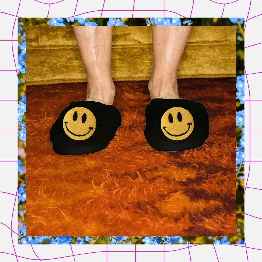 rave kimono, checkered kimono, wonderland enm, wonderland swingers, wonderland community, wonderland dating, kimonos, rave wear, festival finds, festival outfits, unisex robes, swinger robes, swinger slippers, burner slippers, smiley slippers, happy slippers